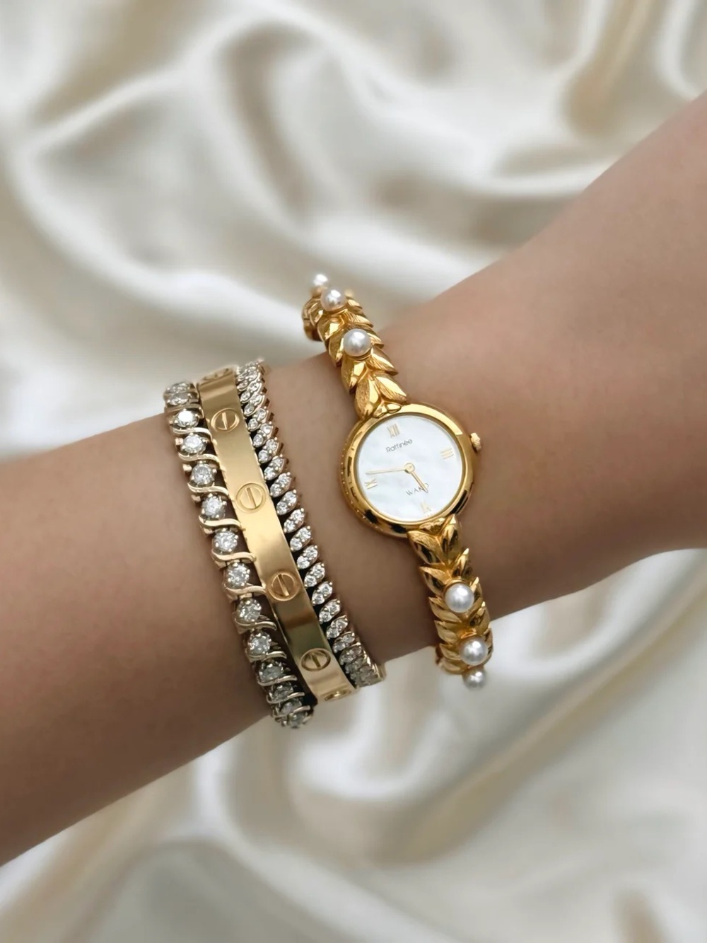 AUTHENTIC VINTAGE WAKO RAFFINÉE MOTHER-OF-PEARL WATCH - Picture 2 of 10